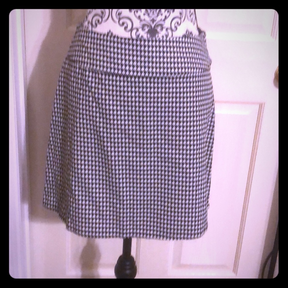 Black and White hounds tooth mini skirt